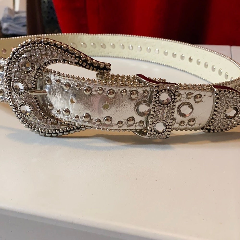 NWT Lake Shore Drive Accessories BLINGED OUT! Silver w/ tons of rhinestones belt